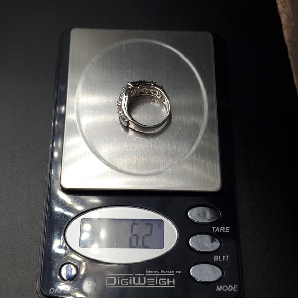 Size 7 Sterling Silver Stunning Cubic Zirconia V Ring - Picture 8 of 8